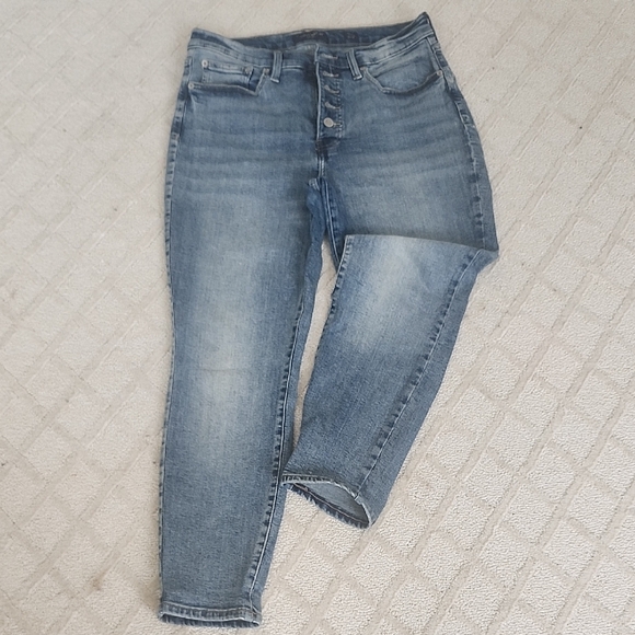Lucky Brand Denim - Lucky Brand Medium Blue Cropped Jeans